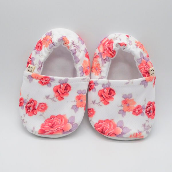 Zapatitos Flores fondo blanco
