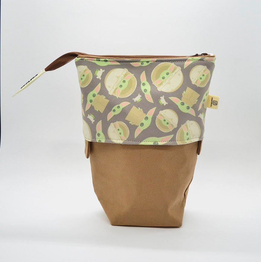 Estuche Vertical Retráctil Baby Yoda - Imagen 3