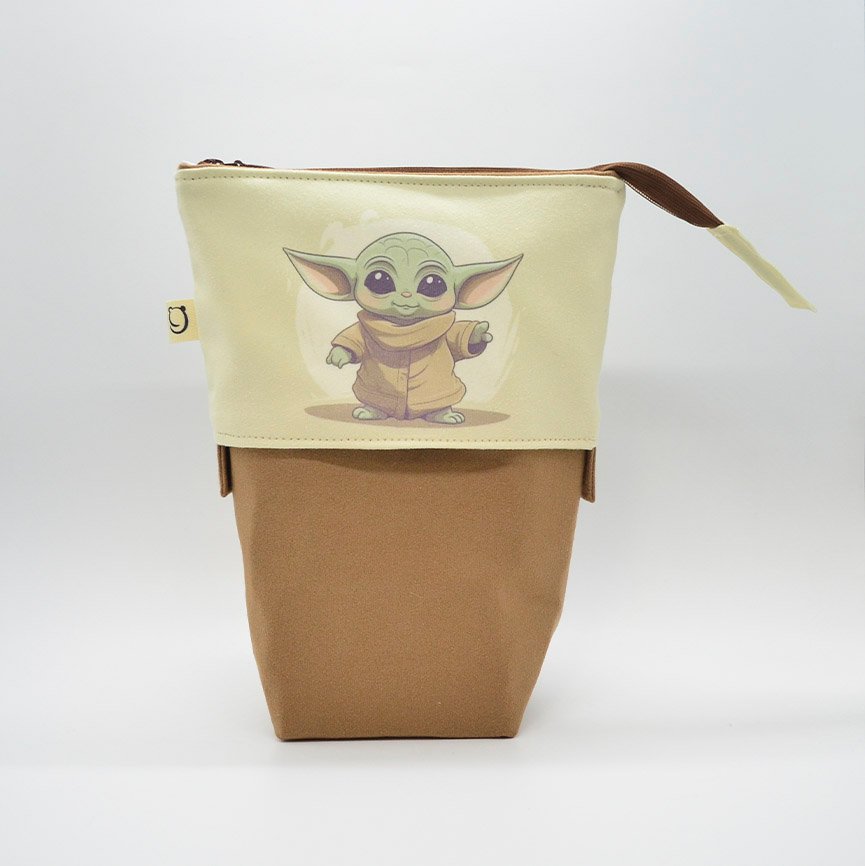 Estuche Vertical Retráctil Baby Yoda - Imagen 2