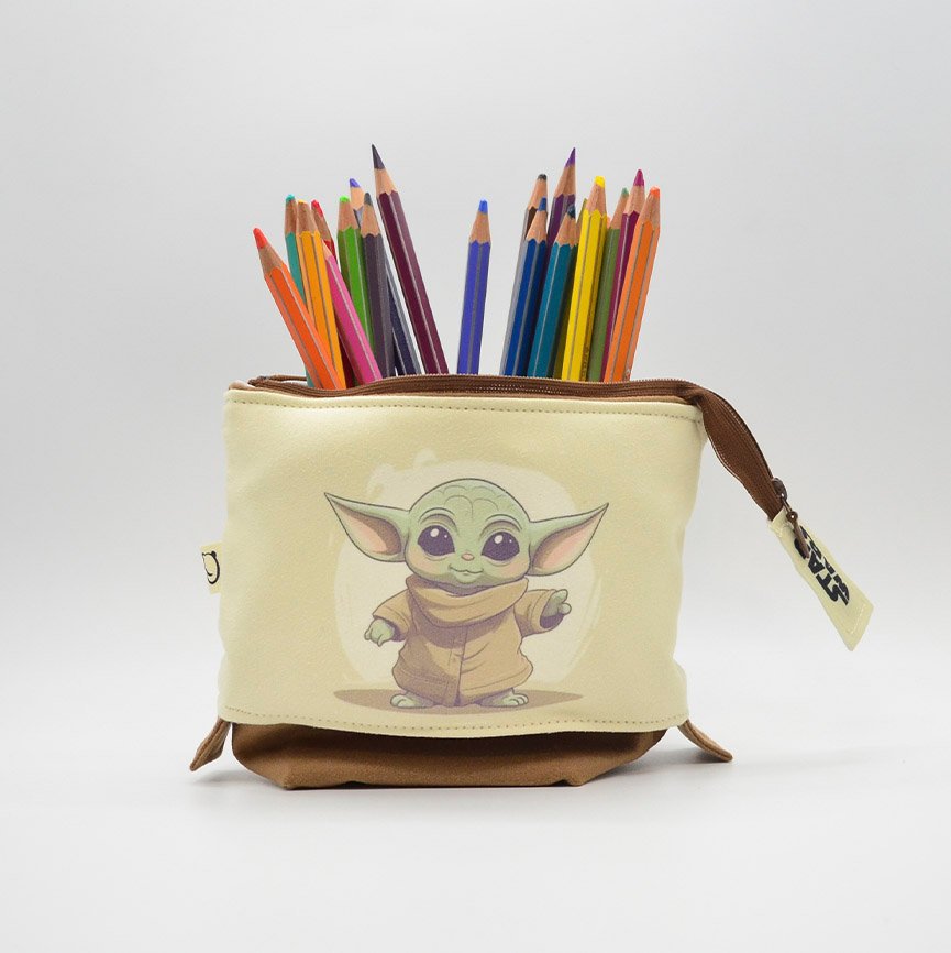 Estuche Vertical Retráctil Baby Yoda